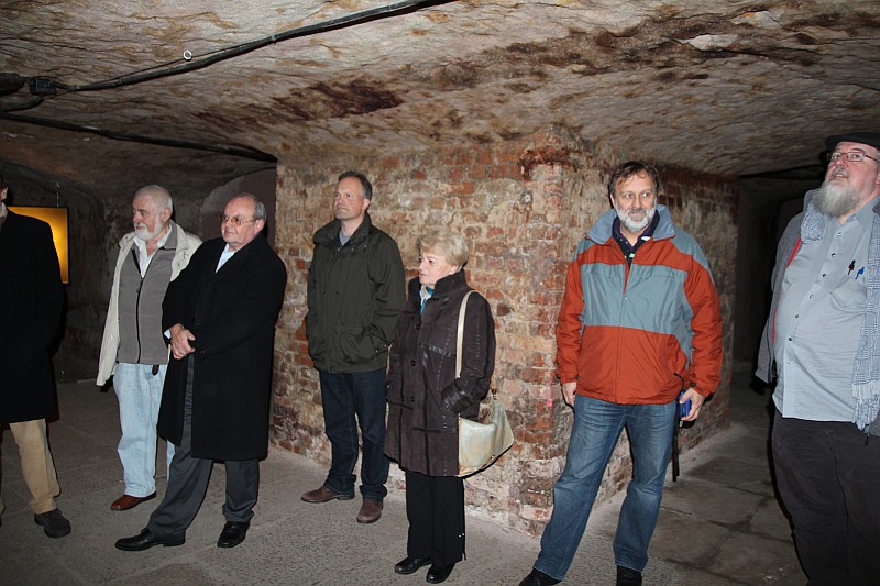 Die Teilnehmer der Exkursion in den Katakomben Nürnbergs